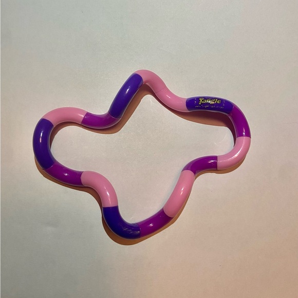 Zuru Tangle Jr. Classic Fidget Toy - Purple and Pink - Picture 3 of 3